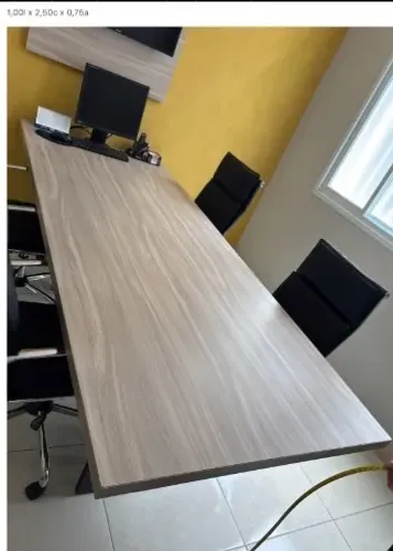 Mesa de reunião corporativa