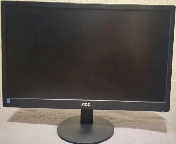 Monitor AOC 18,5 polegadas.