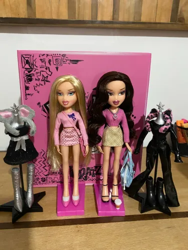 Bonecas Bratz Mean Girls Karen Smith and Gretchen Wienrs Two Pack