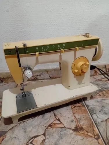Máquina de costura singer