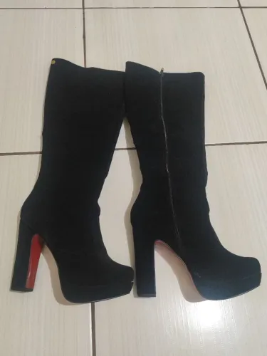 Vendo bota cano longo tamanho 38