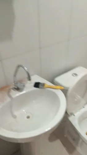Aluga-se casa com dois quartos