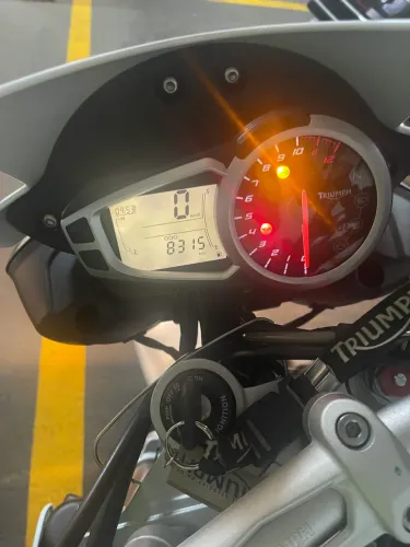 Moto nova nunca pegou chuva só abastecida com gasolina Podium!!