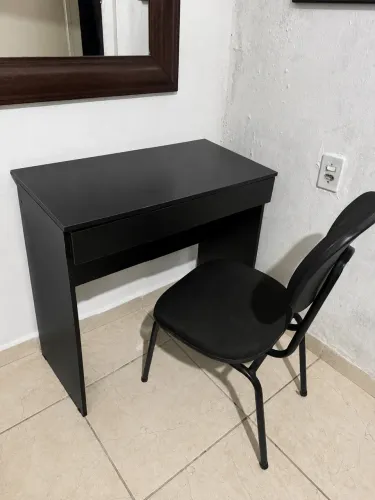 Mesa de estudo com cadeira / escrivaninha 