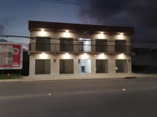 Salas ou lojas comercias na avenida em ótima localização.