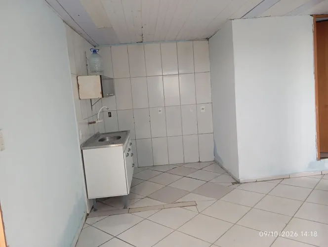 aluga-se casa e kitnet