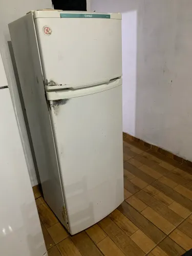 Geladeira usada em bom estado e funcionando perfeitamente
