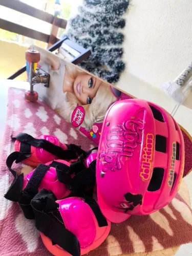 Vendo ou troco Skate Barbie 