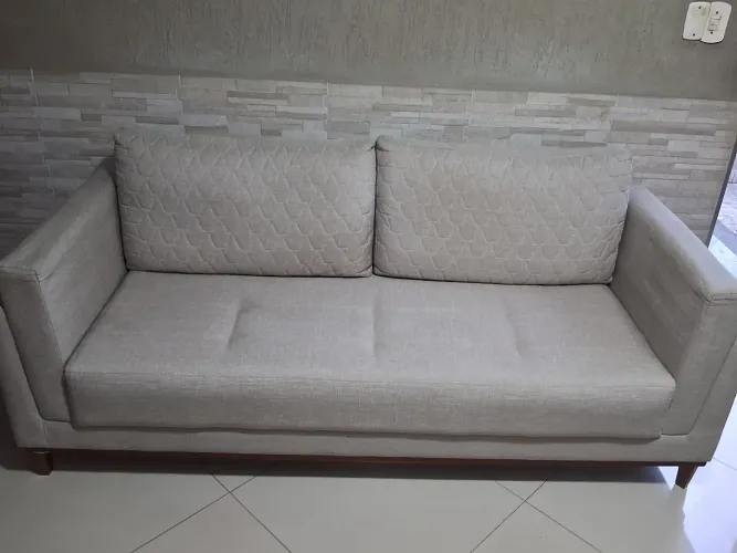 Conjunto de sofá 2 e 3 lugares retrô usado em perfeito estado e limpo.