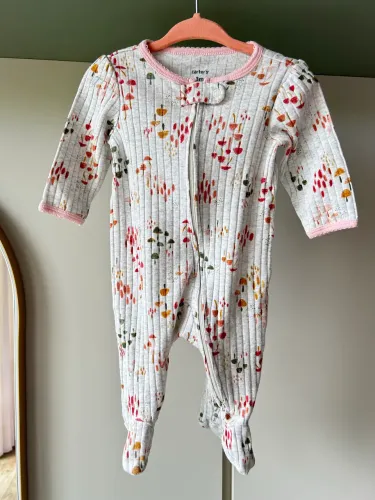 Macacão floral Carters 3 meses