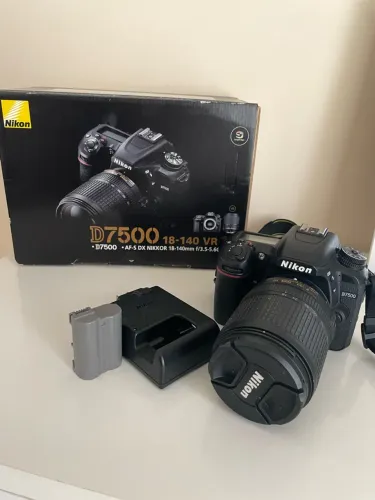 Nikon D7500 + Lente 18-140mm VR | Pouquíssimo Uso + Caixa