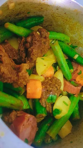 Busco vaga de auxiliar ou de cozinheira ou doméstica 