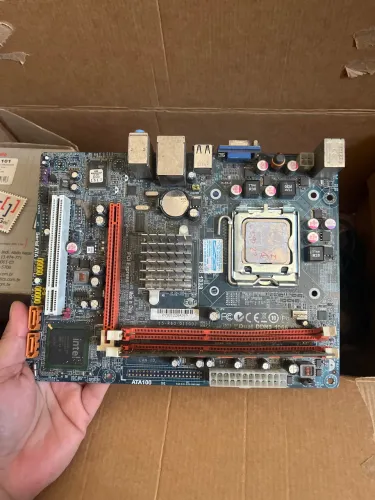 Vendo itens de computador.