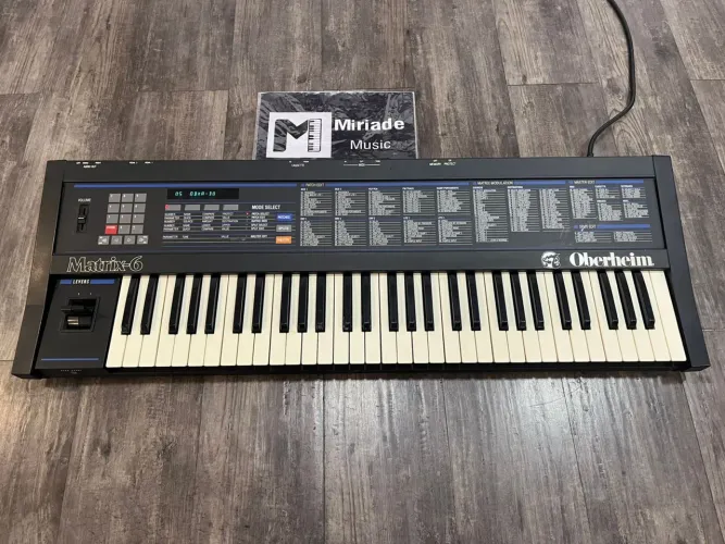 Sintetizador Vintage Oberhein Matrix 6 - Á Vista 18.990 ou até 21x de 1133,90