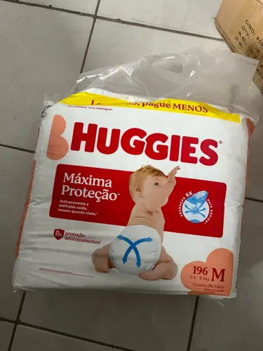 Fralda Huggies tamanho M 196 unidades