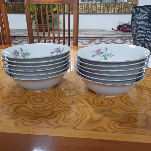 Louça solpeira com 12 peças antiga