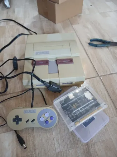 Super Nintendo Soundboard (1ª Revisão/Pés de Borracha) + SD2SNES Novo + Controle Original