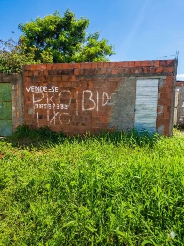 Vendo Terreno com Estrutura 