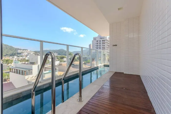 Apartamento com piscina privativa e 3 suítes na Praia Brava, Itajaí