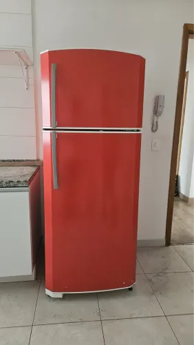 GELADEIRA bosh vermelha em bom estado