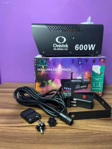 Máquina de Fumaça e Canhão de LED Onistek 600W ON-MF804/110V