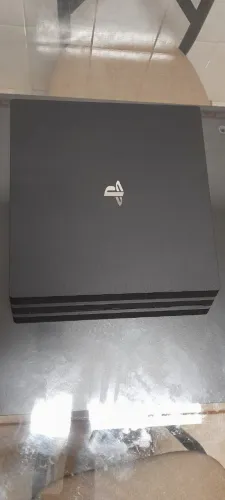 Playstation 4 Pro + 3 controles + headset sony pulse 3d