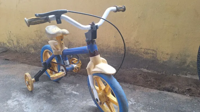 Bicicleta infantil velha