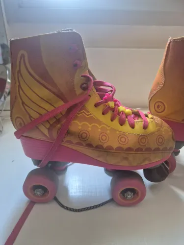 Vende-se Patins 4 rodas, n 36 ótimo estado