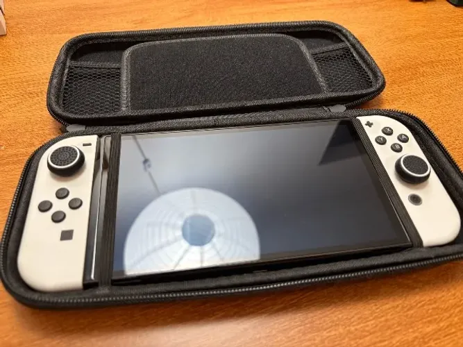 Nintendo Switch OLED + Case