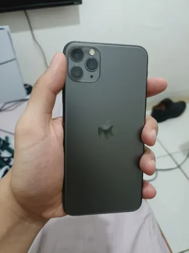Iphone 11 pro max tela quebrada. 