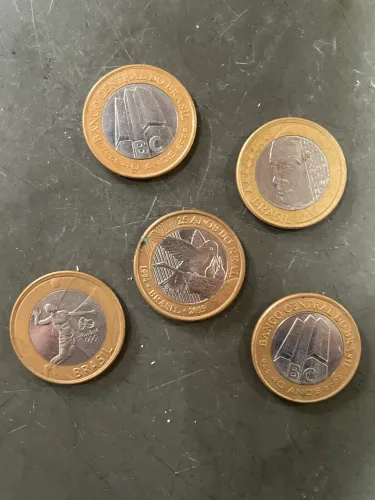 Vendo moedas antigas raras pra colecionar 