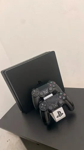 PLAYSTATION 4 SLIM