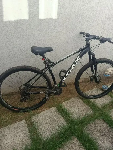 Bicicleta c/ cadeado e sinalização 