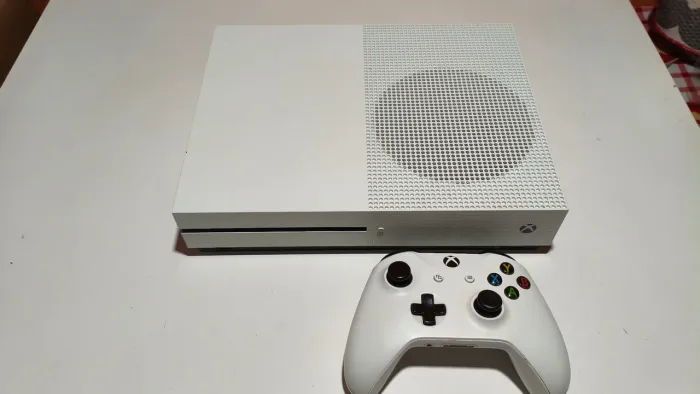 XBOX ONE S 1TB