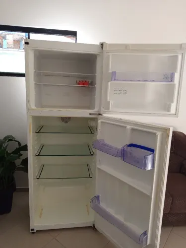 Vendo geladeira Continental em perfeito estado
