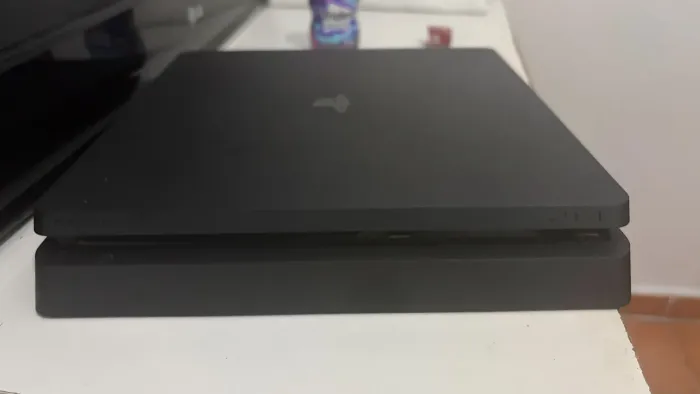 Playstation 4 Slim - 1TB
