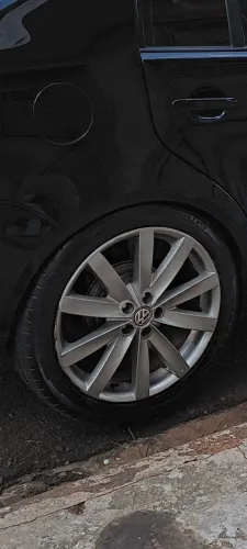 Roda aro 18 Pneus 225 45 18 semi novos
