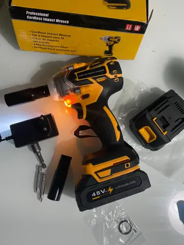Chave de impacto 48v Furadeira/Parafusadeira com 2 baterias Nova na caixa R$ 250
