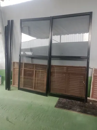 Porta 2x2.10 vidro com alumínio