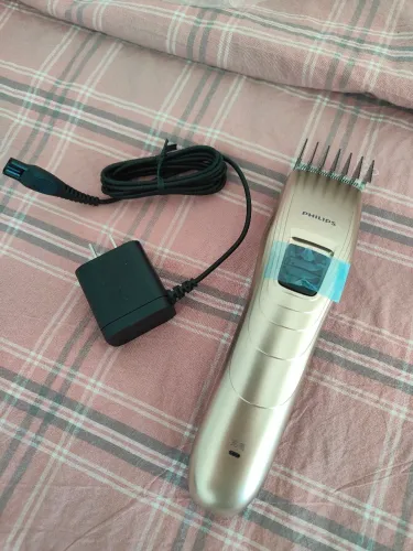 Aparador de cabelo Philips sem fio, acompanha carregador original.