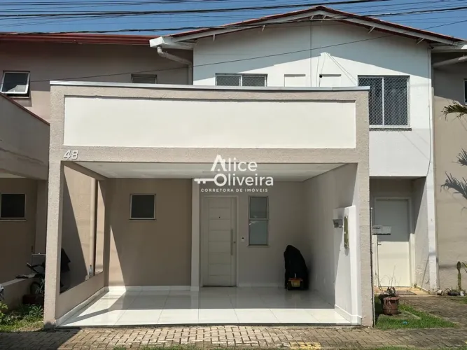 Sobrado à Venda com 4 quartos, 2 banheiros, 1 vaga e 110m² por R$ 385.000