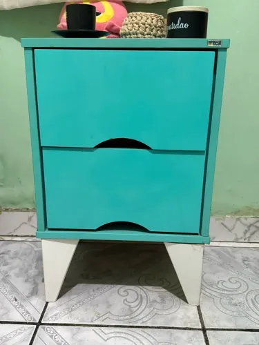 Móveis de quarto criado mudo e estante
