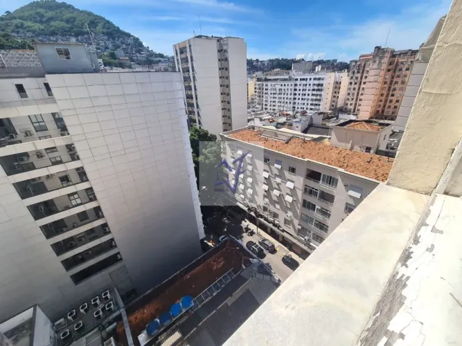 Vendo apartamento de sala e quarto no Catete próximo ao metrô Largo do Machado