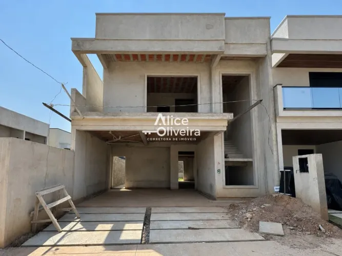 Sobrado no cinza à Venda no Condomínio Resort Lagunas por R$ 980.000