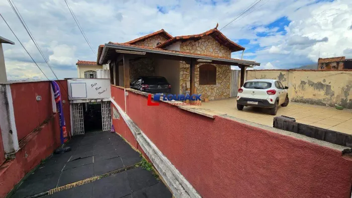 Casa à venda, 4 quartos, 2 suítes, 5 vagas, Milionários - Belo Horizonte/MG