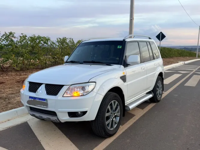 Mitsubishi Pajero TR4 2.0 Flex 16V 4X2 Aut. 2014