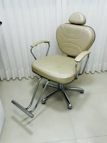 cadeira maquiagem e cílios