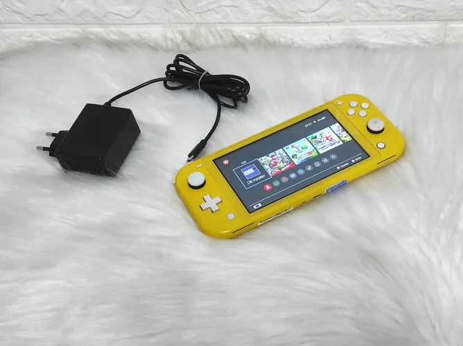 Nintendo Switch Lite Amarelo - 128gb - DESBLOQUEADO - Usado
