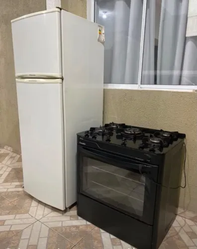 Geladeira e fogão - os dois R$ 1.500