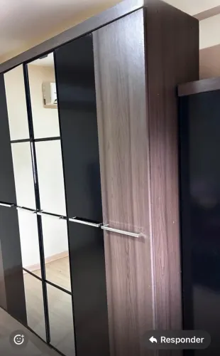 Guarda-roupa de 6 portas